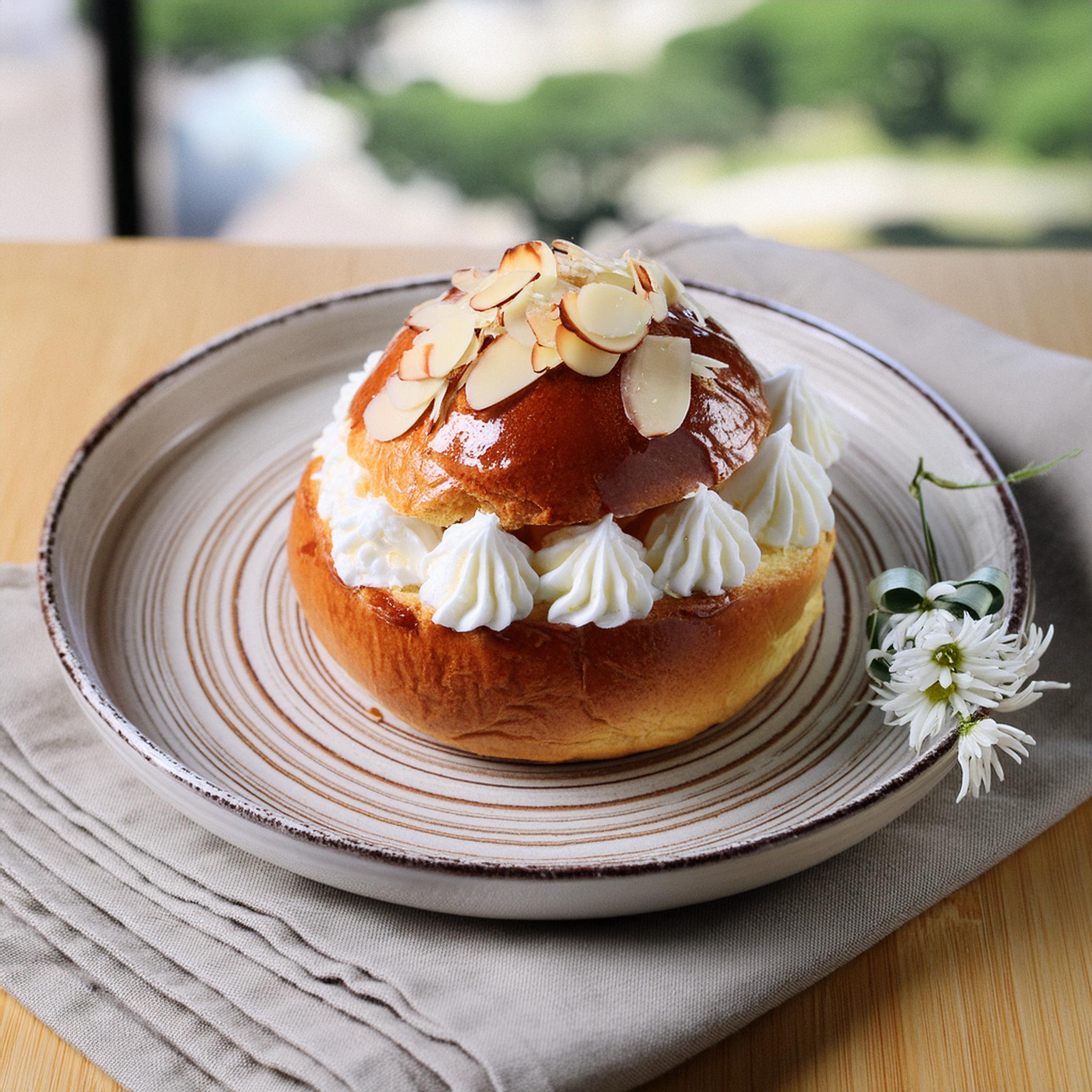 Brioche japonaise, amande et noisettes